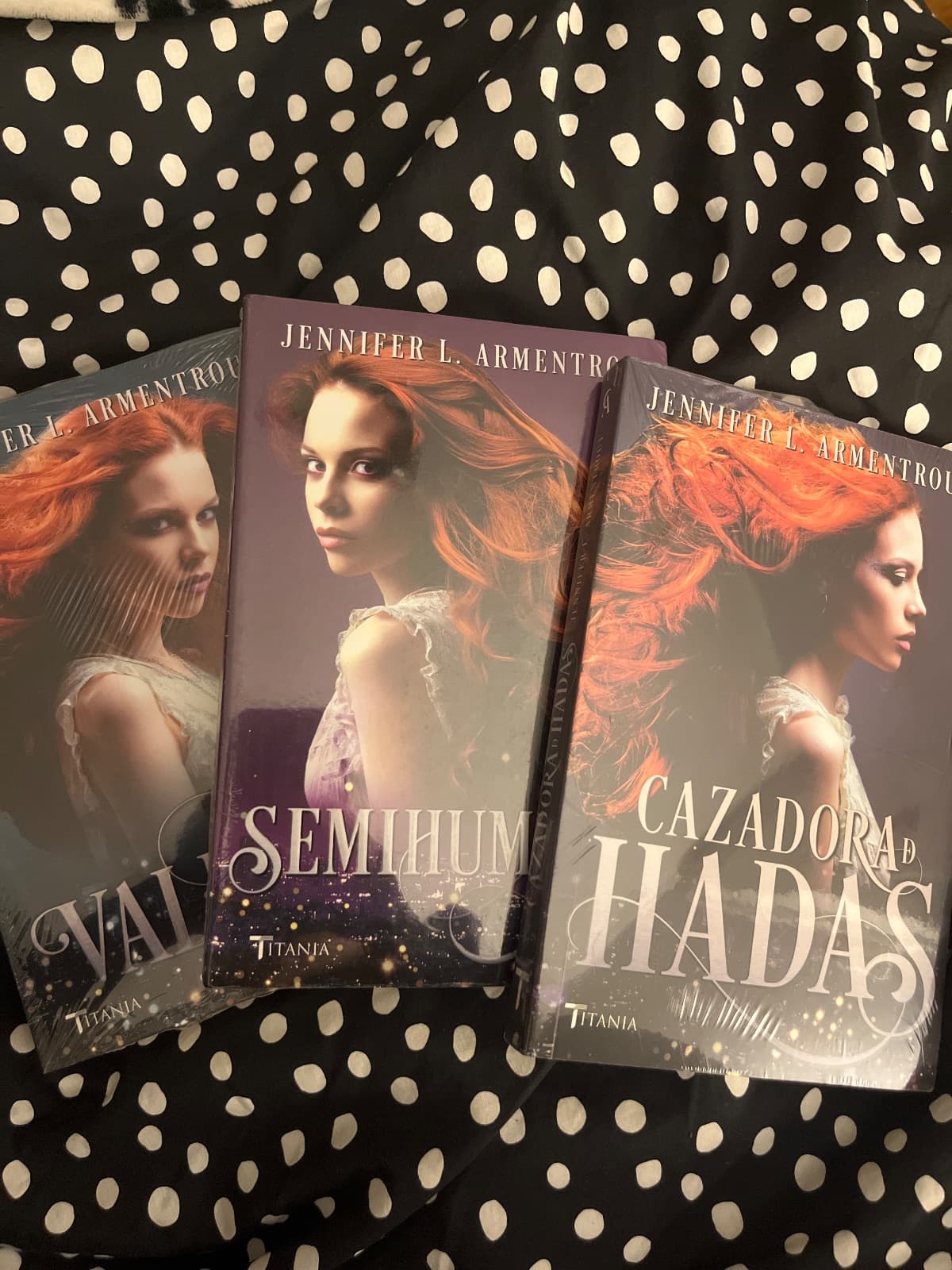 Trilogía Cazadora de Hadas - J. Armentrout — Jennifer L. Armentrout, libro usado