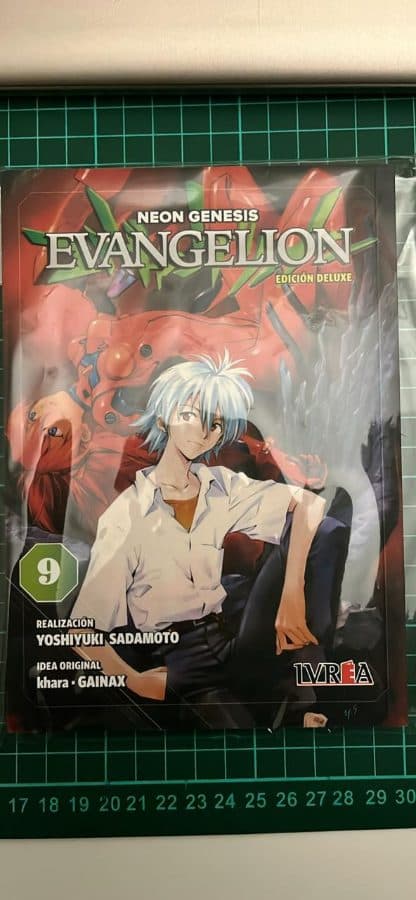 Neon Genesis Evangelion - Edición Deluxe Vol. 9 — Yoshiyuki Sadamoto, libro usado