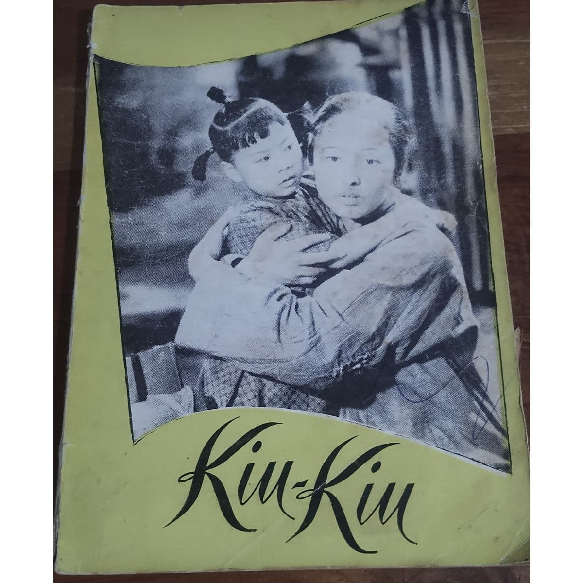 Antiguo libro traducido por Inés Matte Amunátegui. Kiu-Kiu