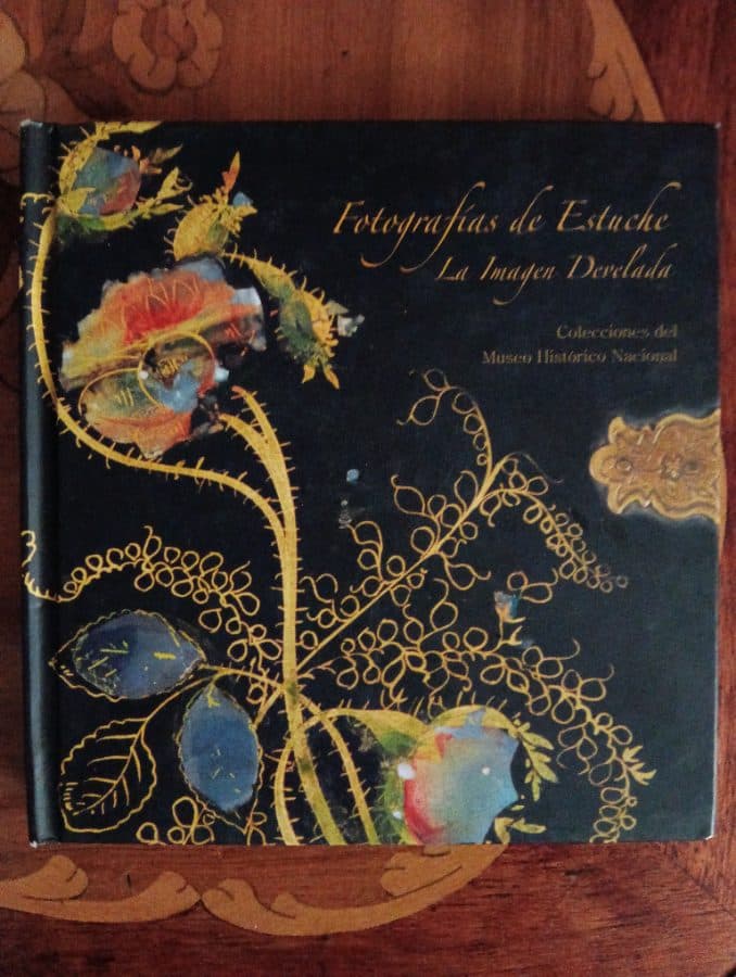 Fotografías de Estuche: La Imagen Develada — Francisca Riera, libro usado