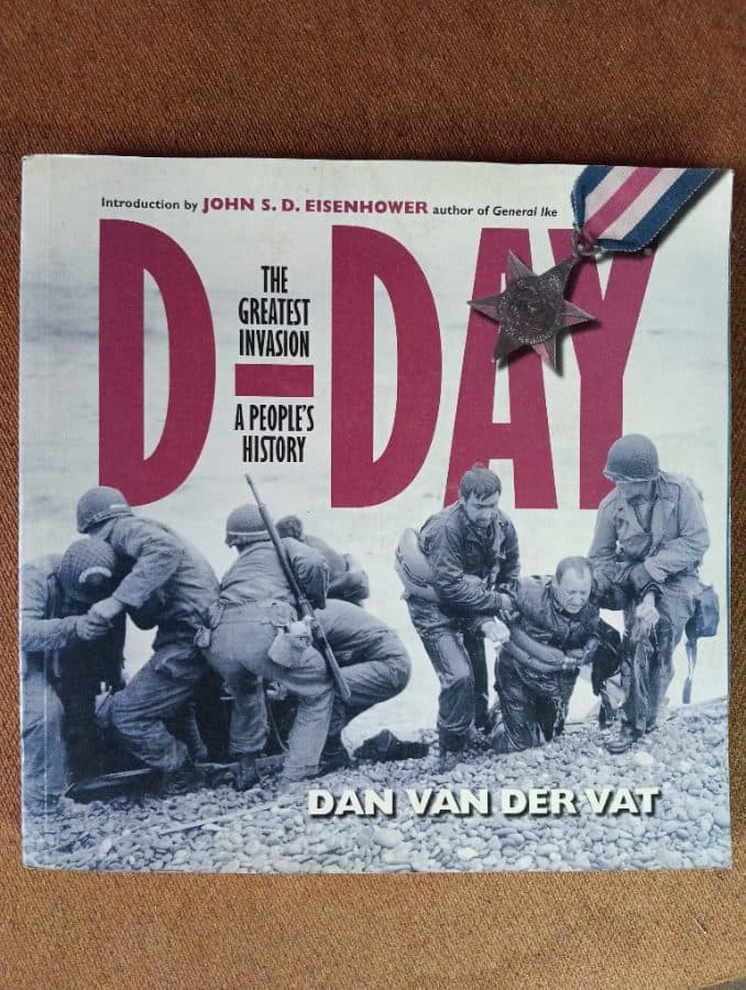 D-Day: The Greatest Invasion - A People's History — Dan van der Vat, libro usado
