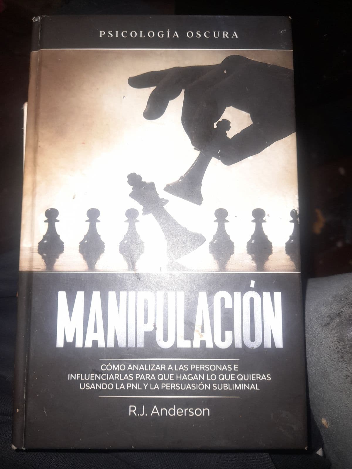 Manipulación — R. J. Anderson, libro usado
