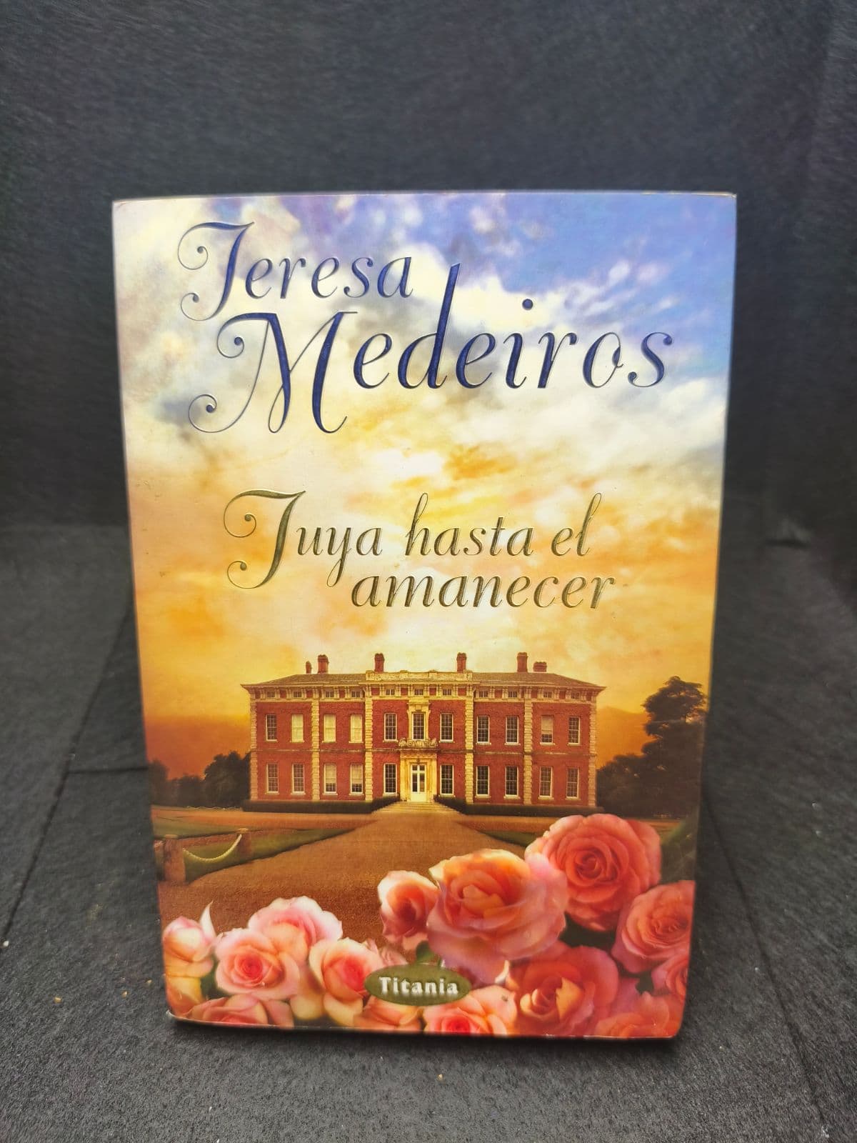 Tuya hasta el amanecer — Teresa Medeiros, libro usado