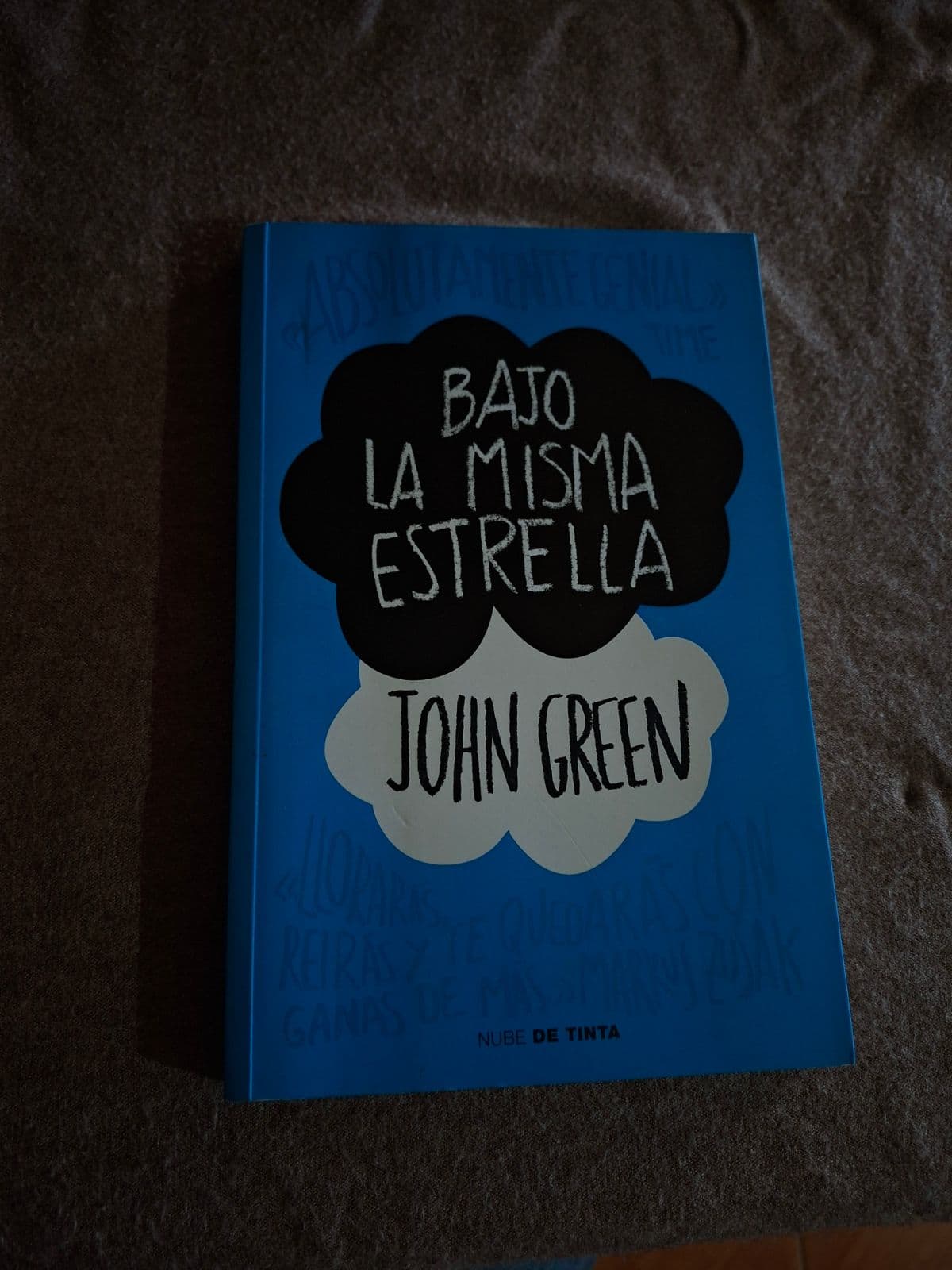 Bajo la misma estrella — John Green, libro usado