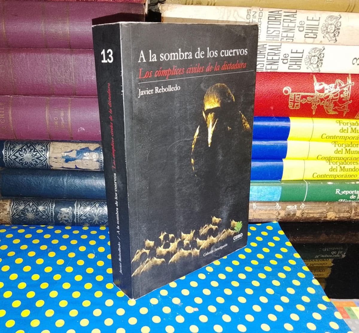 A La Sombra De Los Cuervos — Javier Rebolledo, libro usado