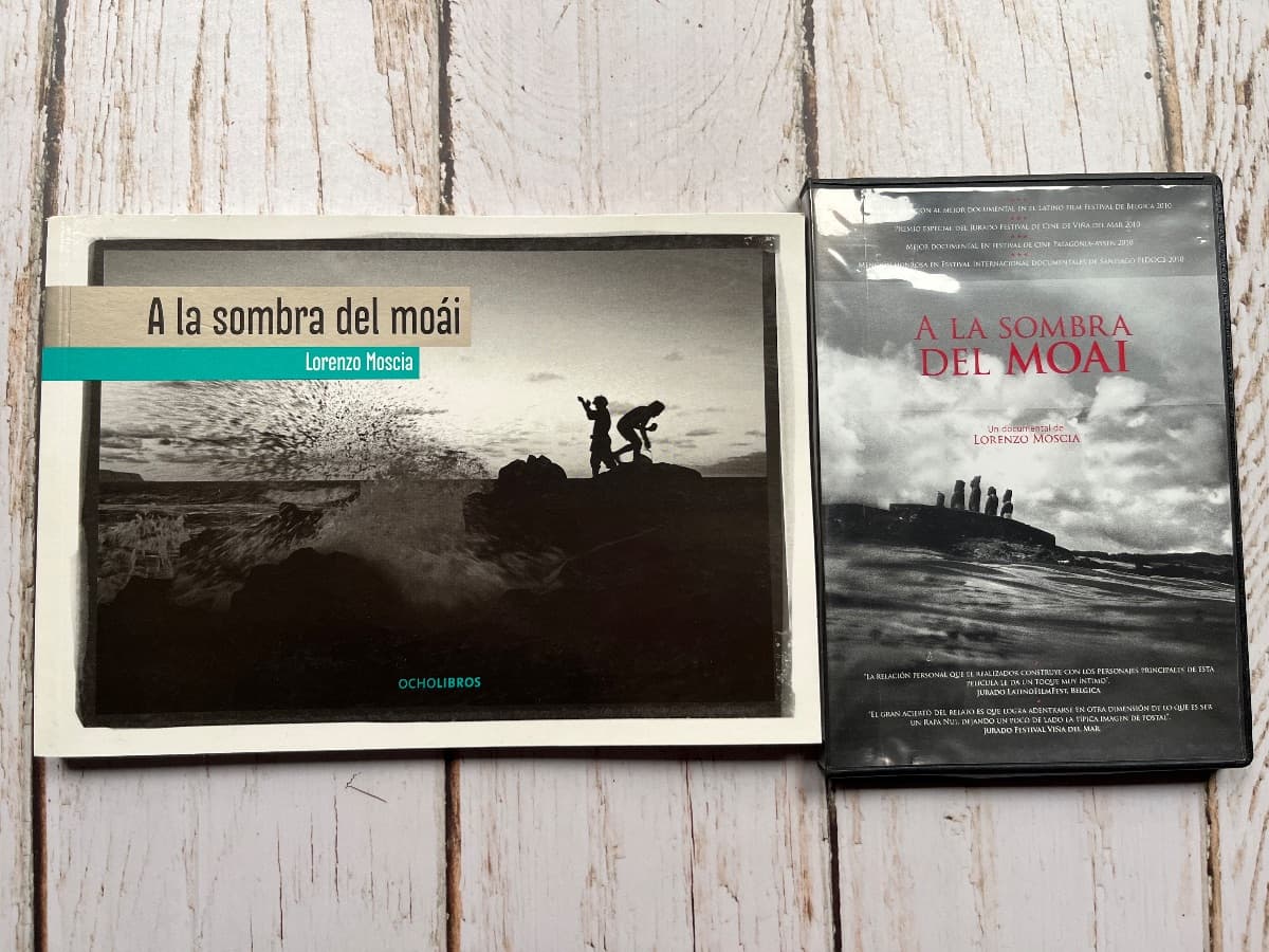 A la sombre del Moái + DVD documental — Lorenzo Moscia, libro usado