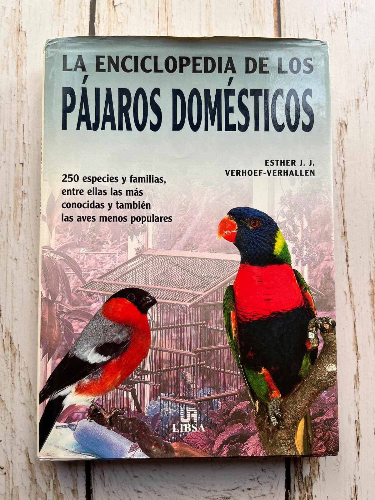 LA ENCICLOPEDIA DE LOS PÁJAROS DOMÉSTICOS — Esther J. J., libro usado