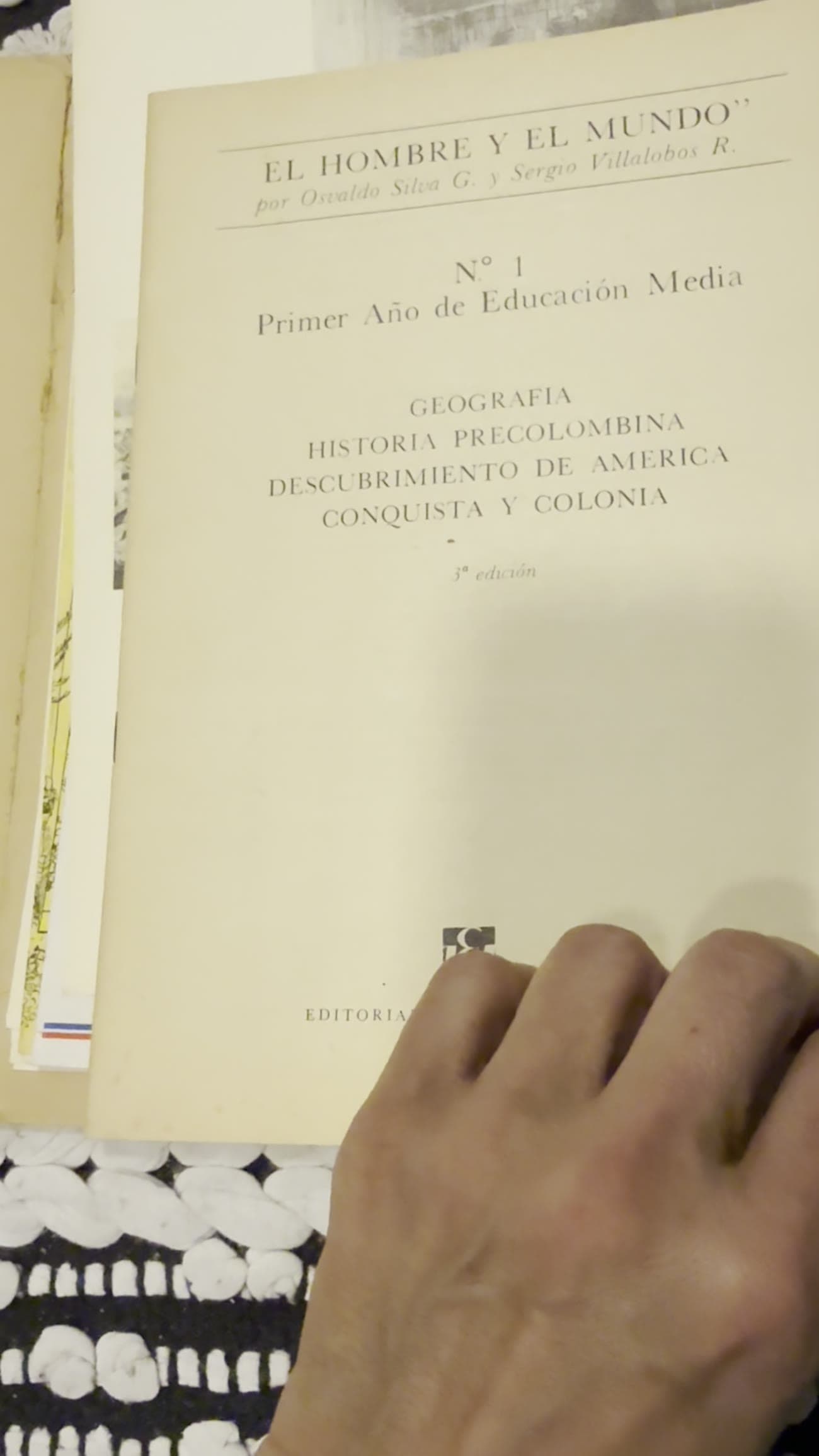 El hombre y el mundo N° 1 — Historia de Chile y América (1er año de Educación Media) — Osvaldo Silva y Sergio Villalobos, libro usado
