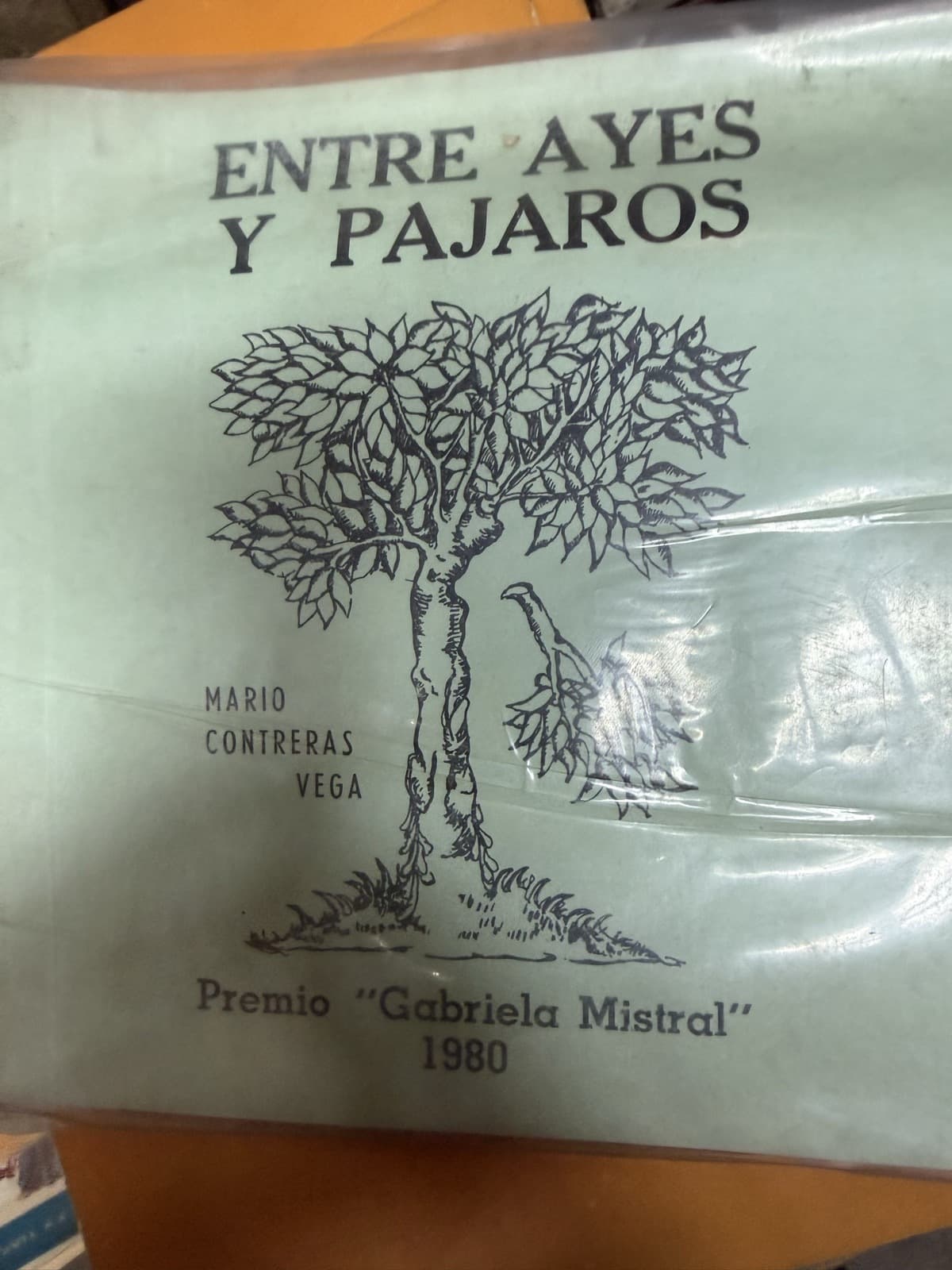 Entre ayes y pájaros — Mario Contreras Vega, libro usado