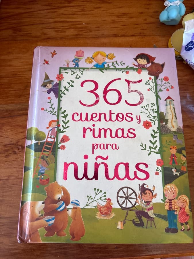 365 cuentos y rimas para niñas — Varios , libro usado