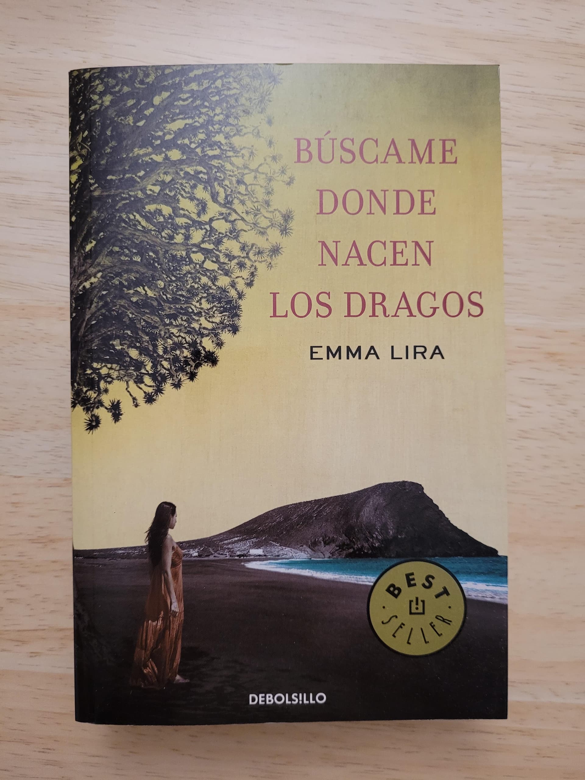 Búscame donde nacen los dragos — Emma Lira, libro usado