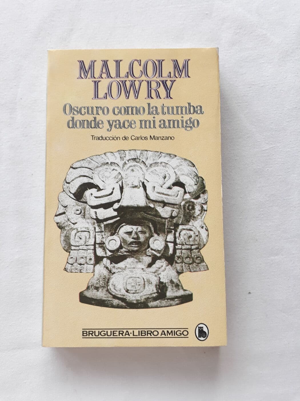 Oscuro como la tumba donde yace mi amigo